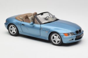 BMW Z3 E36/7 James Bond Goldeneye Bleu Métallisé UT Models 1:18 180024336 Métal — image 6 sur 8