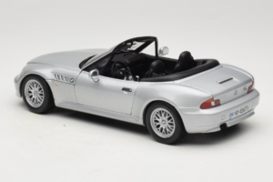 BMW Z3 Roadster 1.8 Argent Édition Concessionnaire UT Models 1:18 80439411712 Métal — image 7 sur 8