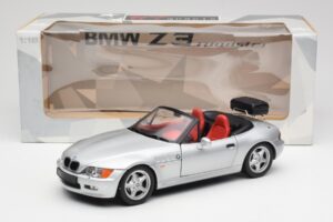 BMW Z3 Roadster Avec Porte-Bagages Argent UT Models 1:18 20407 Métal — image 8 sur 8