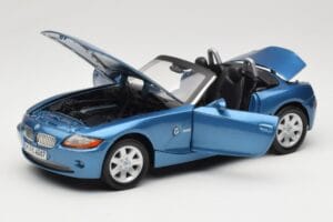 BMW Z4 E85 Bleu Métallique Motormax 1:18 73144 Métal — image 2 sur 8