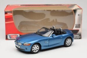 BMW Z4 E85 Bleu Métallique Motormax 1:18 73144 Métal — image 8 sur 8