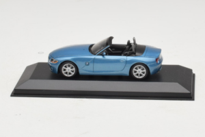 BMW Z4 E85 Cabriolet Light Blue Metallic Minichamps 1:43 BMW016 Métal