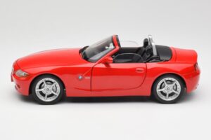 BMW Z4 E85 Roadster Rouge Bburago 1:18 34046 Métal — image 4 sur 8