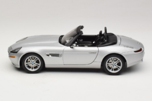 BMW Z8 Argent 007 The World Is Not Enough AUTOart 1:18 70511 Métal — image 4 sur 8