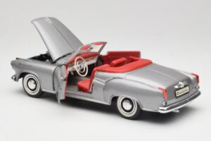 Borgward Isabella Cabriolet Argent Revell 1:18 8411 Métal — image 5 sur 8