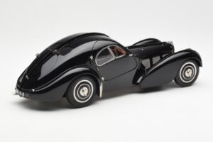 Bugatti 57SC Atlantic Noir CMC 1:18 M-085 Métal — image 2 sur 6