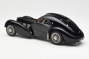 Bugatti 57SC Atlantic Noir CMC 1:18 M-085 Métal — image 5 sur 6