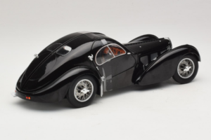 Bugatti Type 57 SC Atlantic Noir Solido 1:18 S1802101 Métal — image 2 sur 6