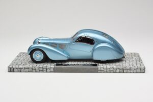 Bugatti Type 57SC Atlantic Bleu Minichamps 1:18 107110320 Métal — image 3 sur 6