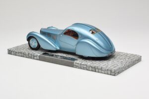Bugatti Type 57SC Atlantic Bleu Minichamps 1:18 107110320 Métal — image 5 sur 6