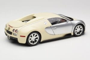 Bugatti Veyron Edition Centenaire Chrome Beige Minichamps 1:18 100110854 Métal — image 3 sur 8