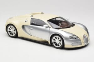 Bugatti Veyron Edition Centenaire Chrome Beige Minichamps 1:18 100110854 Métal — image 6 sur 8