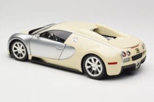 Bugatti Veyron Edition Centenaire Chrome Beige Minichamps 1:18 100110854 Métal — image 7 sur 8