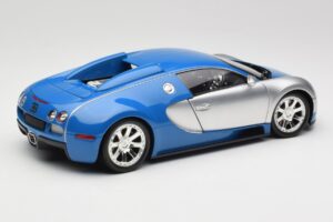 Bugatti Veyron Edition Centenaire Chrome Blue Minichamps 1:18 100110850 Métal — image 3 sur 8