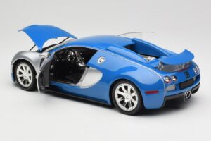 Bugatti Veyron Edition Centenaire Chrome Blue Minichamps 1:18 100110850 Métal — image 5 sur 8