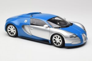 Bugatti Veyron Edition Centenaire Chrome Blue Minichamps 1:18 100110850 Métal — image 6 sur 8