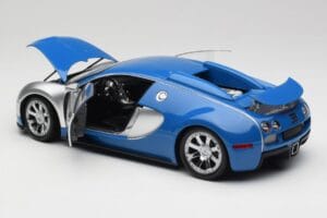 Bugatti Veyron Edition Centenaire Chrome Blue Minichamps 1:18 100110850-O Métal — image 4 sur 7