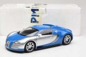Bugatti Veyron Edition Centenaire Chrome Blue Minichamps 1:18 100110850-O Métal — image 7 sur 7