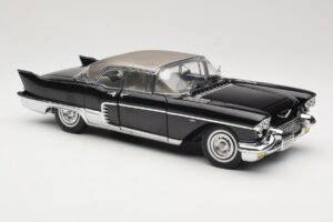 Cadillac Brougham Noir Sun Star 1:18 4001 Métal — image 6 sur 8