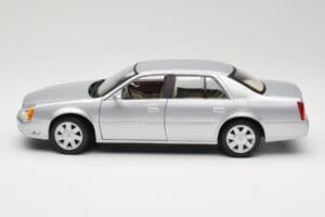 Cadillac DeVille DTS Maisto 1:18 56061 Métal — image 4 sur 8