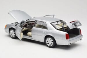 Cadillac DeVille DTS Maisto 1:18 56061 Métal — image 5 sur 8