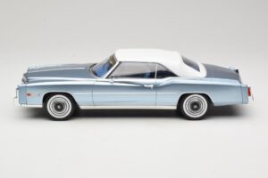 Cadillac Eldorado Cabriolet Bleu MCG 1:18 MCG18472 Métal — image 4 sur 7