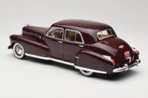 Cadillac Fleetwood 60 Special Sedan Rouge MCG 1:18 MCG18071 Métal — image 5 sur 6