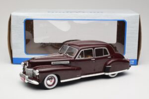 Cadillac Fleetwood 60 Special Sedan Rouge MCG 1:18 MCG18071 Métal — image 6 sur 6