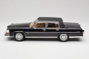 Cadillac Fleetwood Brougham Noir MCG 1:18 MCG18250 Métal — image 3 sur 6