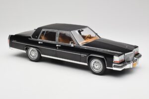 Cadillac Fleetwood Brougham Noir MCG 1:18 MCG18250 Métal — image 4 sur 6