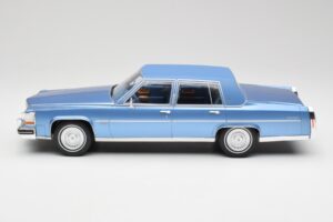 Cadillac Fleetwood Brougham Bleu Métallisé MCG 1:18 MCG18252 Métal — image 3 sur 6