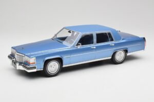Cadillac Fleetwood Brougham Bleu Métallisé MCG 1:18 MCG18252 Métal