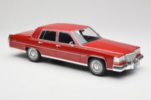 Cadillac Fleetwood Brougham Rouge Foncé Métallisé MCG 1:18 MCG18251 Métal — image 3 sur 6