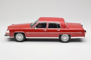 Cadillac Fleetwood Brougham Rouge Foncé Métallisé MCG 1:18 MCG18251 Métal — image 5 sur 6