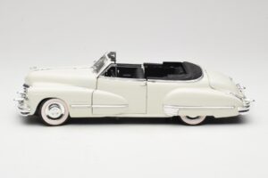 Cadillac Series 62 Cabriolet Blanc Anson 1:18 30335 Métal — image 4 sur 8