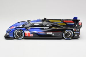 Cadillac V-Series.R LMDh #2 E. Bamber / A. Lynn / R. Westbrook Chip Ganassi Racing 24 Hours of Le Mans 2023 TopSpeed 1:18 TS0 — image 3 sur 5