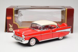 Chevrolet Bel Air Matador Rouge & India Ivoire Road Legends 1:18 92109 Métal — image 8 sur 8