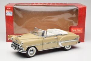 Chevrolet Bel Air Cabriolet Crème Sun Star 1:18 1623 Métal — image 8 sur 8