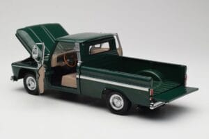 Chevrolet C-10 Vert Sun Star 1:18 1360 Métal — image 5 sur 8