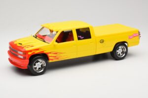Chevrolet C2500 Silverado Pussy Wagon From Kill Bill Jaune GreenLight 1:18 19015 Métal