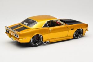 Chevrolet Camaro Z/28 Or Maisto 1:18 31066 Métal — image 3 sur 8
