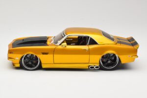 Chevrolet Camaro Z/28 Or Maisto 1:18 31066 Métal — image 4 sur 8