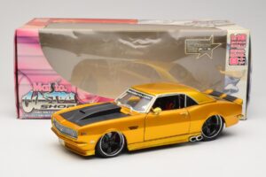 Chevrolet Camaro Z/28 Or Maisto 1:18 31066 Métal — image 8 sur 8