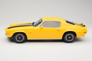 Chevrolet Camaro Z28 RS Daytona Yellow Otto 1:12 G085 Résine — image 3 sur 6
