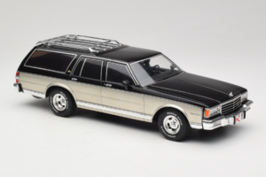 Chevrolet Caprice Estate Wagon Argent & Gris MCG 1:18 MCG18478 Métal — image 4 sur 6