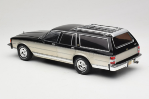 Chevrolet Caprice Estate Wagon Argent & Gris MCG 1:18 MCG18478 Métal — image 5 sur 6
