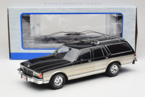 Chevrolet Caprice Estate Wagon Argent & Gris MCG 1:18 MCG18478 Métal — image 6 sur 6
