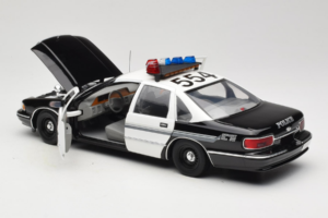 Chevrolet Caprice Glendale Police UT Models 1:18 21026 Métal — image 5 sur 8
