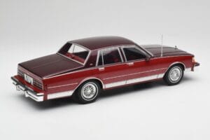 Chevrolet Caprice Rouge Métallique MCG 1:18 MCG18361 Métal — image 2 sur 6
