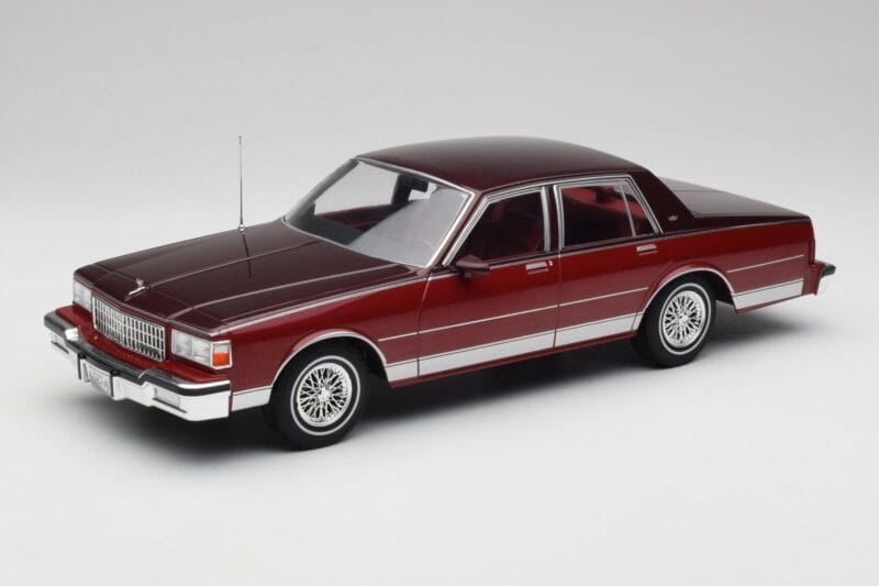 Chevrolet Caprice Rouge Métallique MCG 1:18 MCG18361 Métal